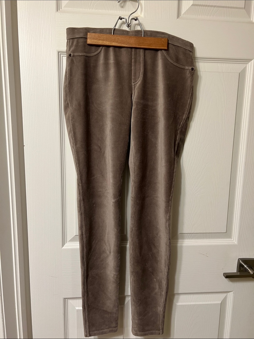 HUE Women's Velvet Skinny Jeans - Brown Taupe
